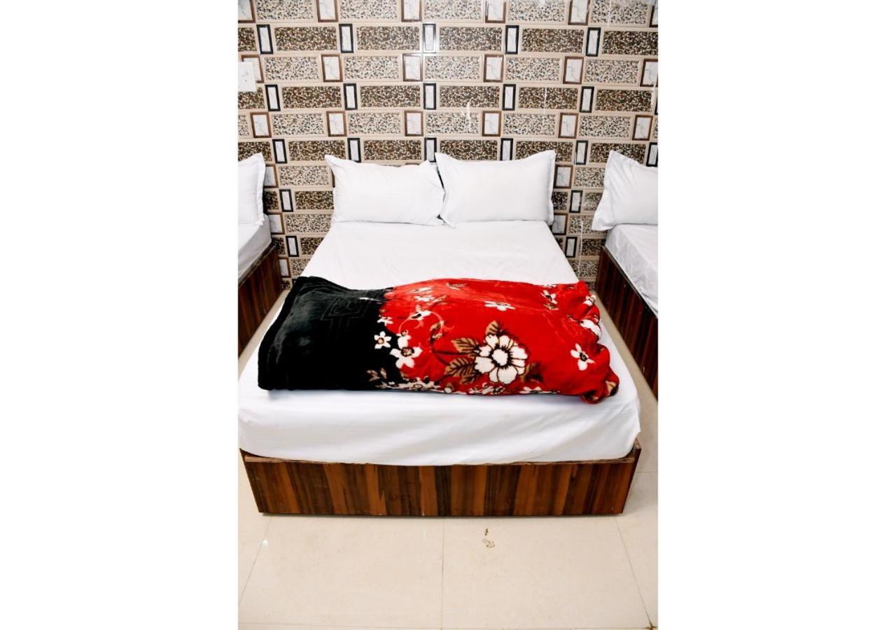 Tirupati Balaji Inn Bageshwar Dham Basāri Buitenkant foto