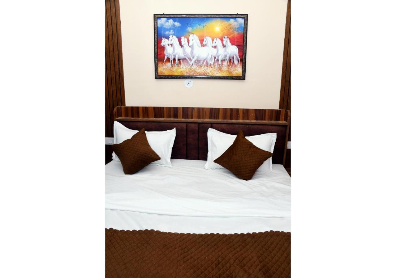 Tirupati Balaji Inn Bageshwar Dham Basāri Buitenkant foto
