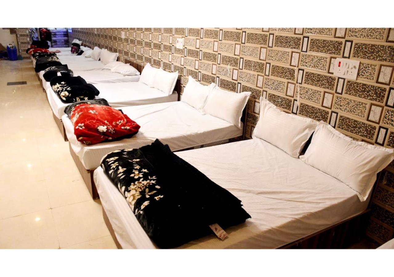 Tirupati Balaji Inn Bageshwar Dham Basāri Buitenkant foto