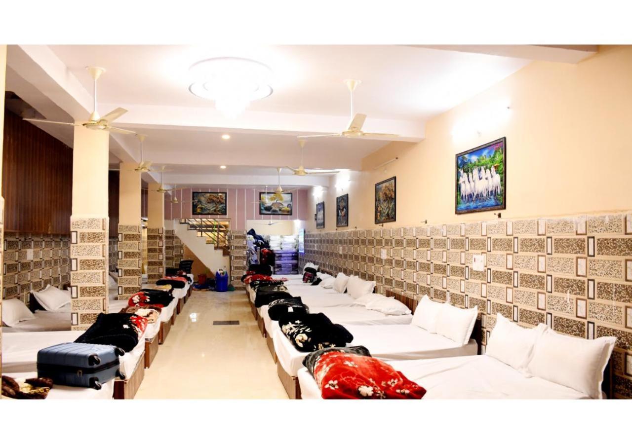 Tirupati Balaji Inn Bageshwar Dham Basāri Buitenkant foto