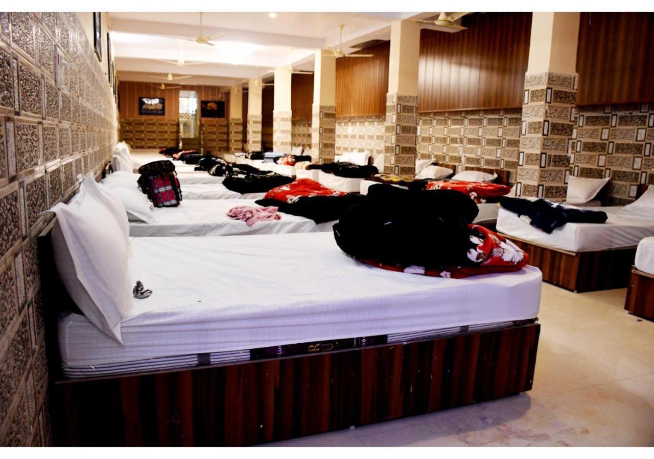 Tirupati Balaji Inn Bageshwar Dham Basāri Buitenkant foto
