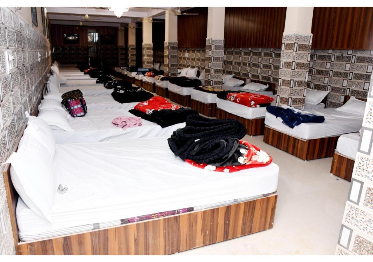 Tirupati Balaji Inn Bageshwar Dham Basāri Buitenkant foto
