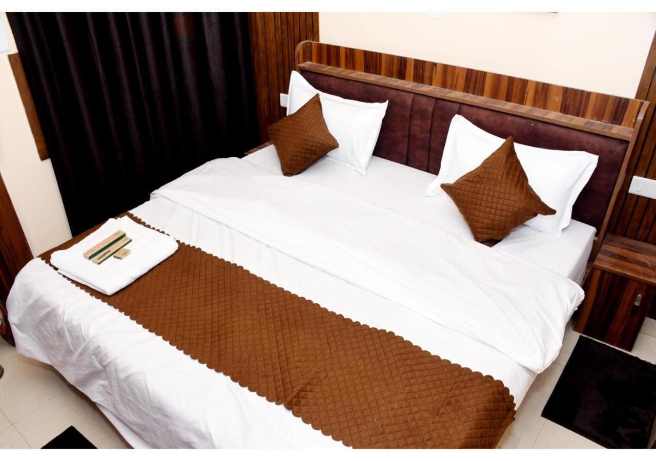 Tirupati Balaji Inn Bageshwar Dham Basāri Buitenkant foto