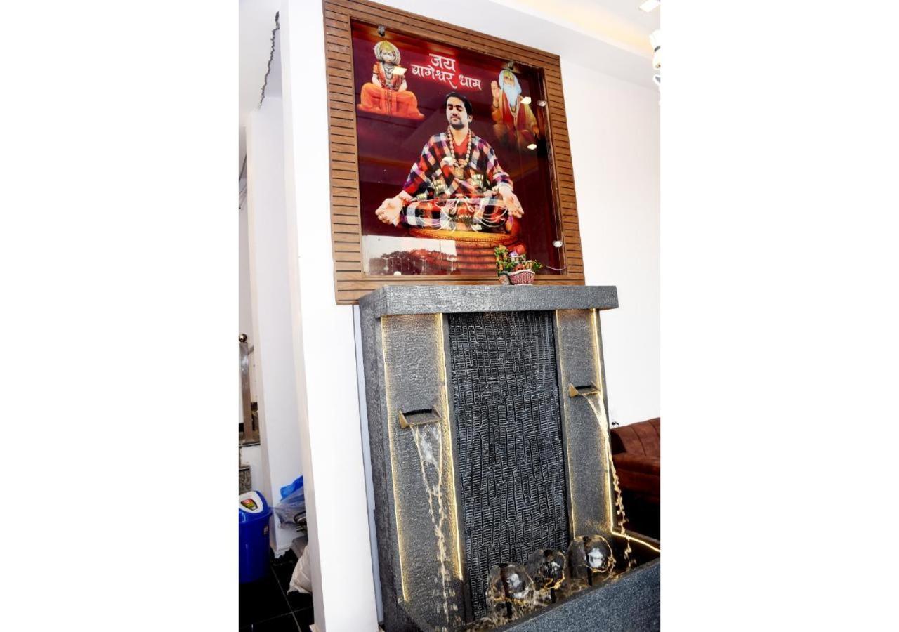 Tirupati Balaji Inn Bageshwar Dham Basāri Buitenkant foto